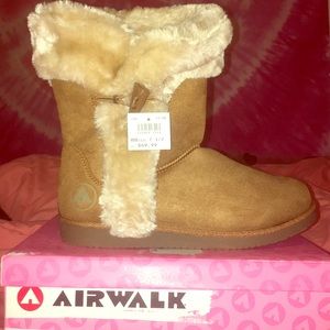 💎 NWT Women’s Airwalk Boots in size 7.5 💞